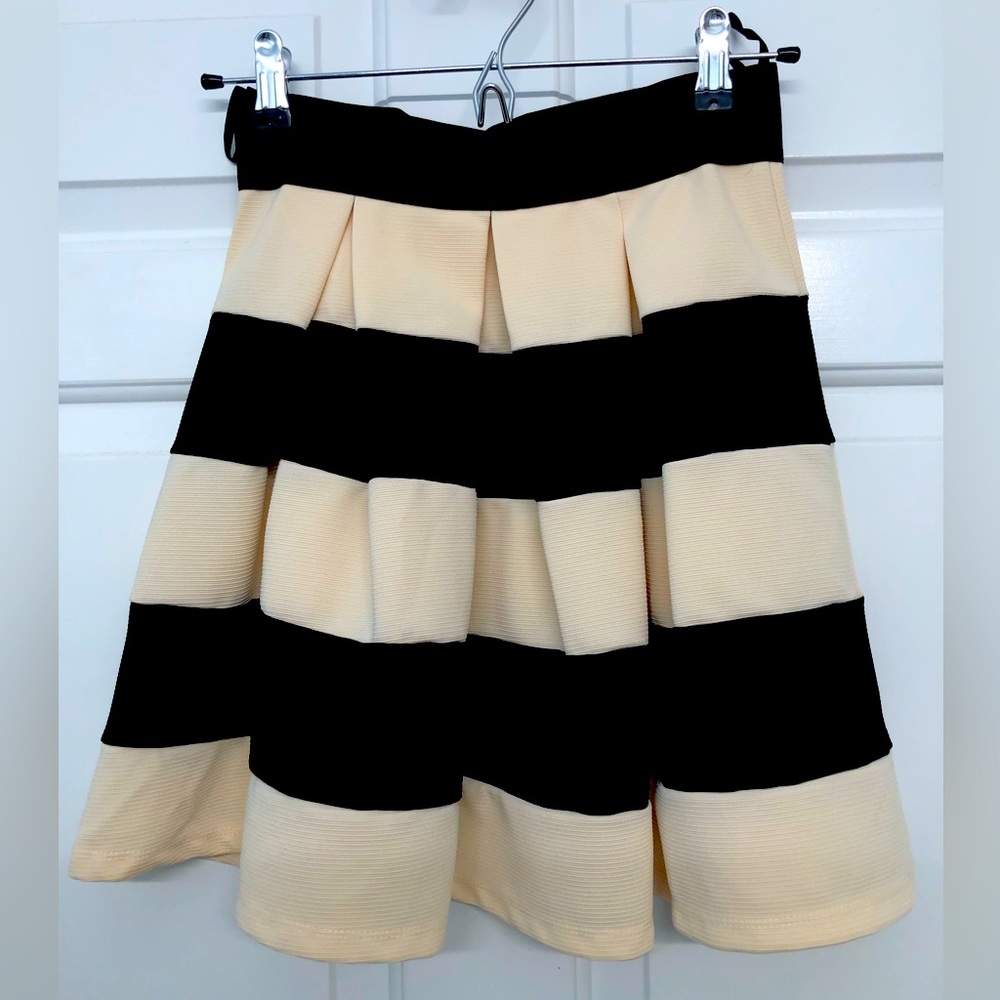 Mini Skirt, Size small, purchased from ModCloth, Cream and Black